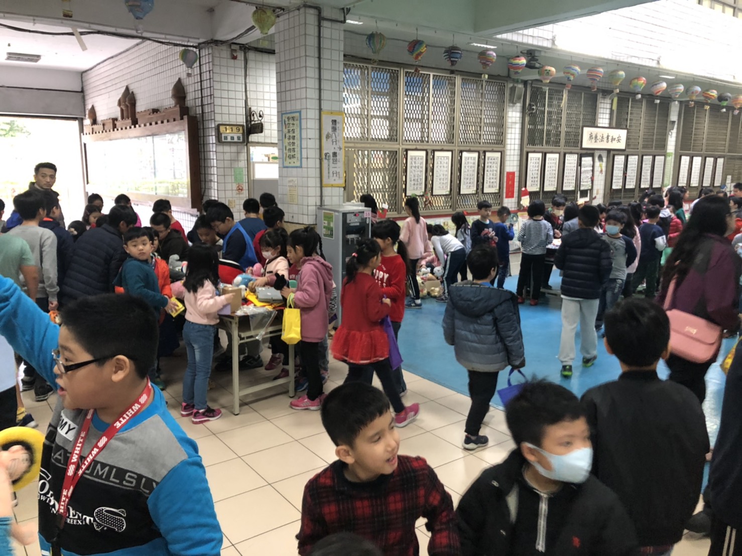 跳蚤市場活動，學生參與踴躍