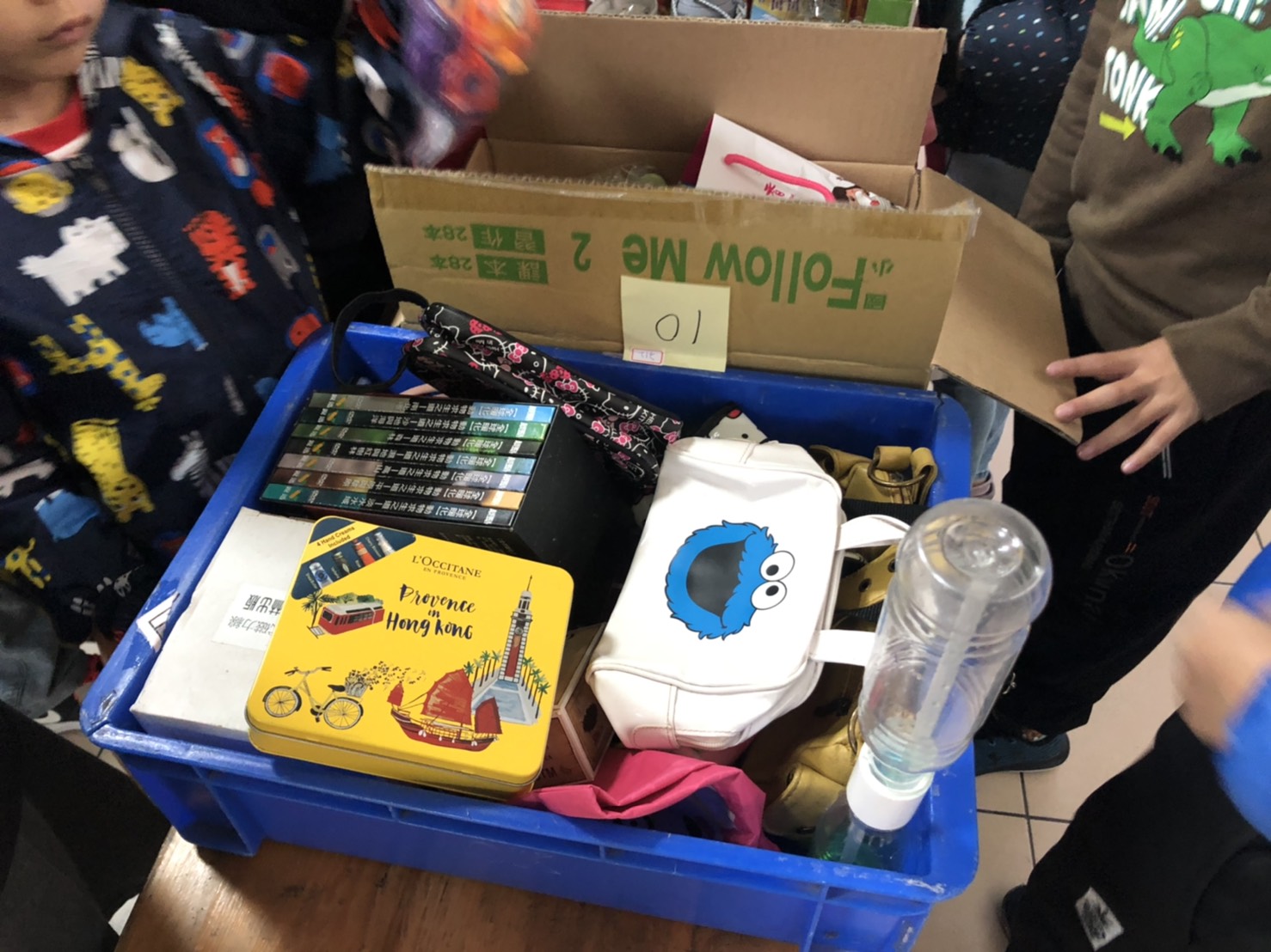 各種二手用品，培養學生惜福的精神